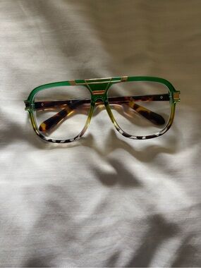 Retro Green Gradient Aviator Glasses with Tortoise Arms